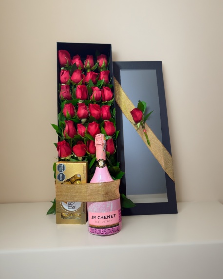 Arreglo de Rosas, Chocolates y Vino JP Chenet