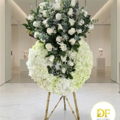 Arreglo Fúnebre de Rosas y Hortensias